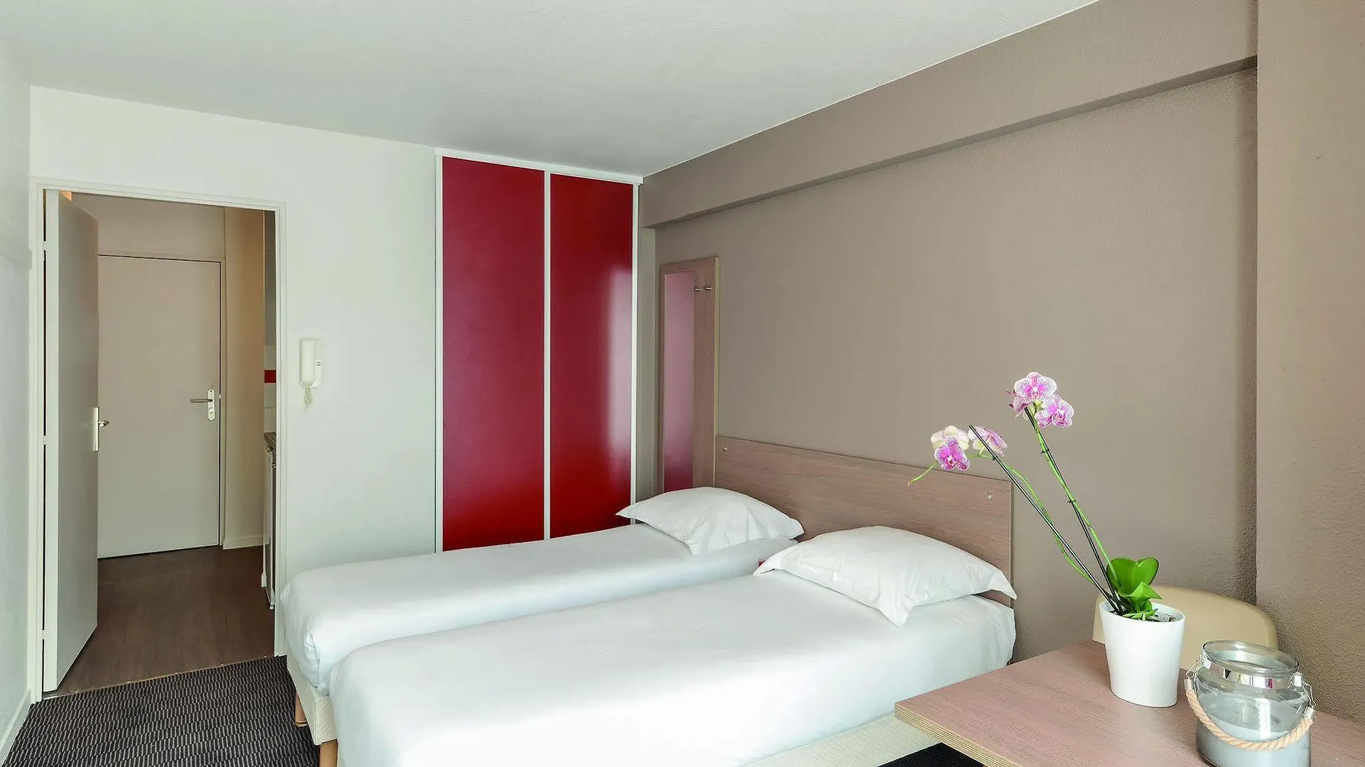 Appart'city Classic La Aparthotel 2*